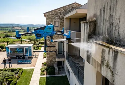 Entretien de façades et bardages en hauteur par drone pour les sites professionnels aux accès complexes vers Montpellier et alentours en Occitanie