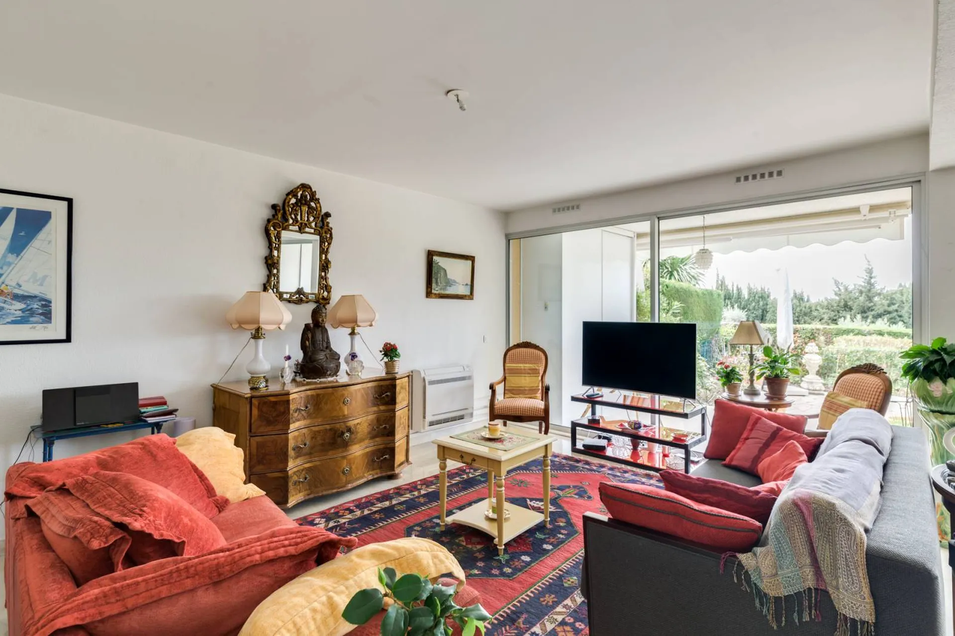 Cassis - T3 avec terrasse, jardin privatif et parking dans résidence de standing   