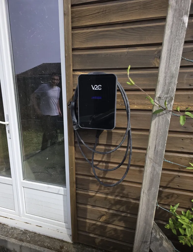 À floirac 33270 comparatif et aide au choix entre une installation de borne de recharge 7 kW ou 22 kW pour votre domicile.
