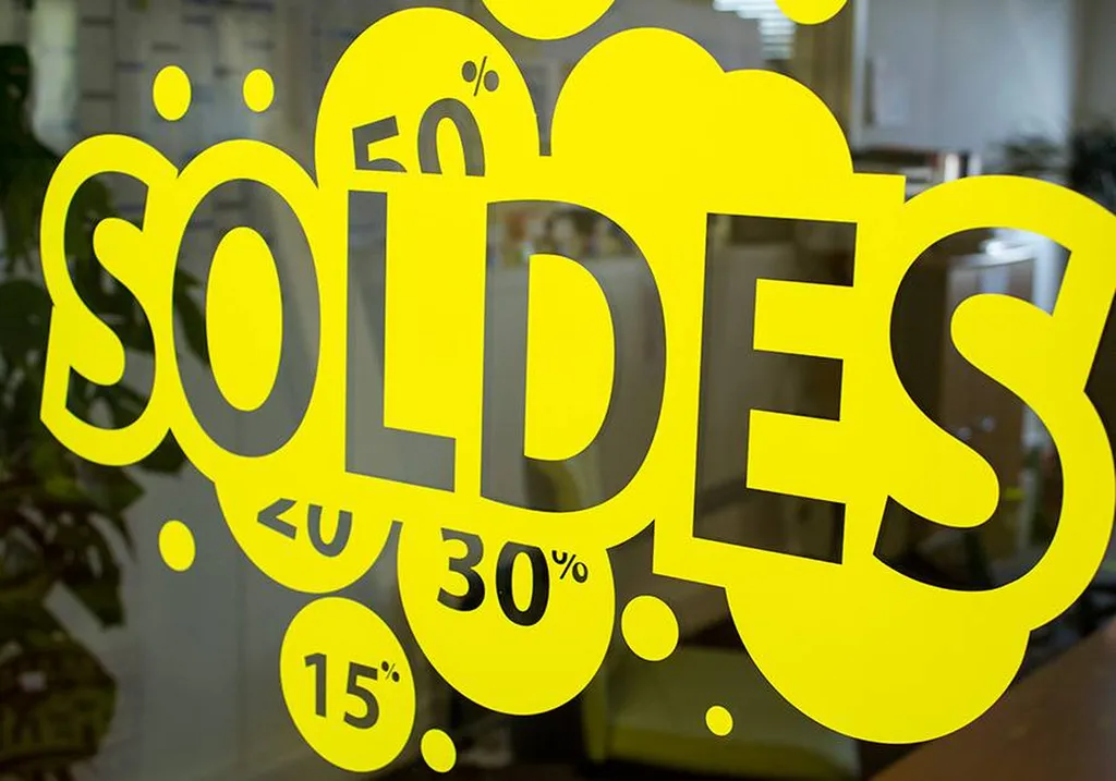 création graphique et impression de vinyle sur vitrine soldes promotions marseille nice aubagne
