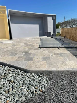 DALLES SUR PLOTS TRAVERTIN SILVER RUSTIC SUR ISTRES, FOS SUR MER & MARTIGUES – 13 – BOUCHES DU RHÔNE