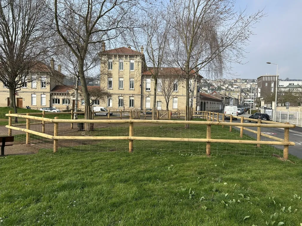 Pose de Clôture en bois collectivité, Lisses Basses de Voirie et Barrières Forestières au Havre et sa région ou agglomération en Seine-Maritime 76