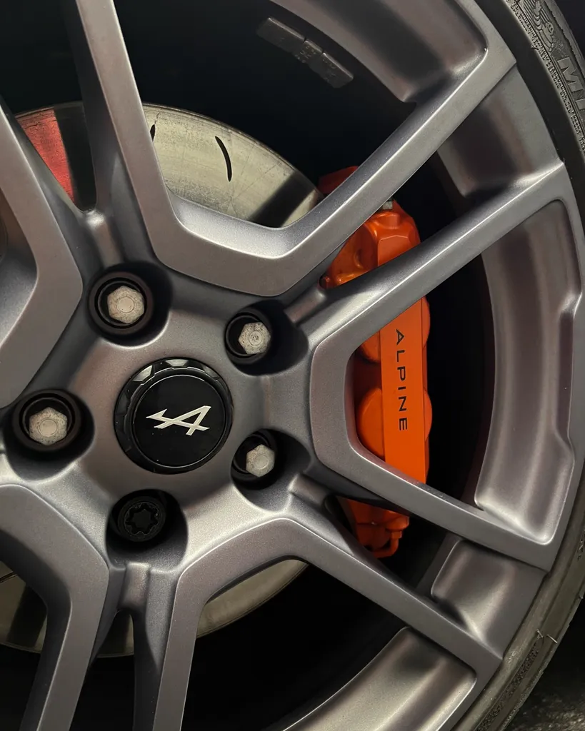 De l’atelier à la route : une Alpine A110 protégée avec exigence chez DSP Service à Le Mans