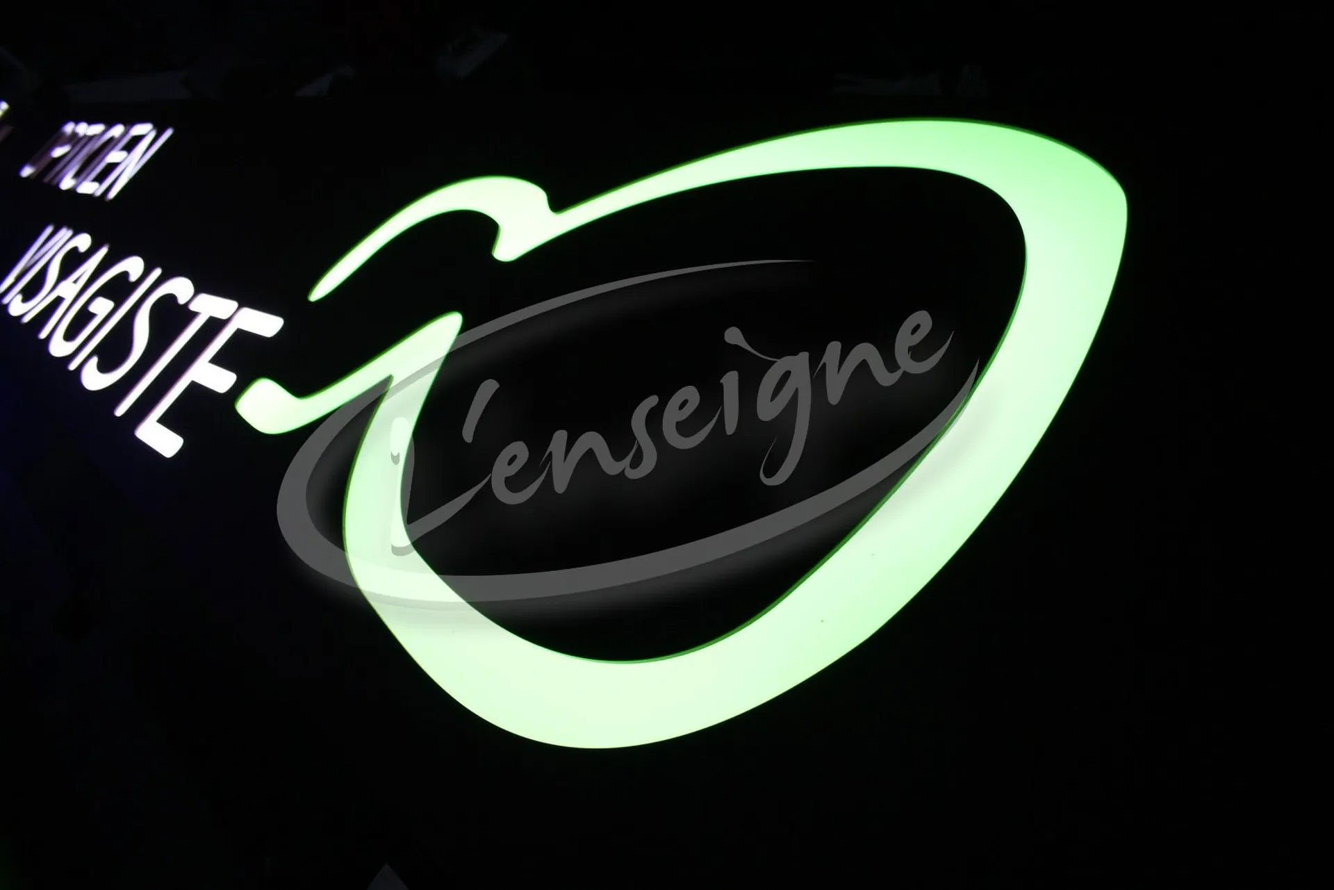 enseigne lumineuse chateauneuf