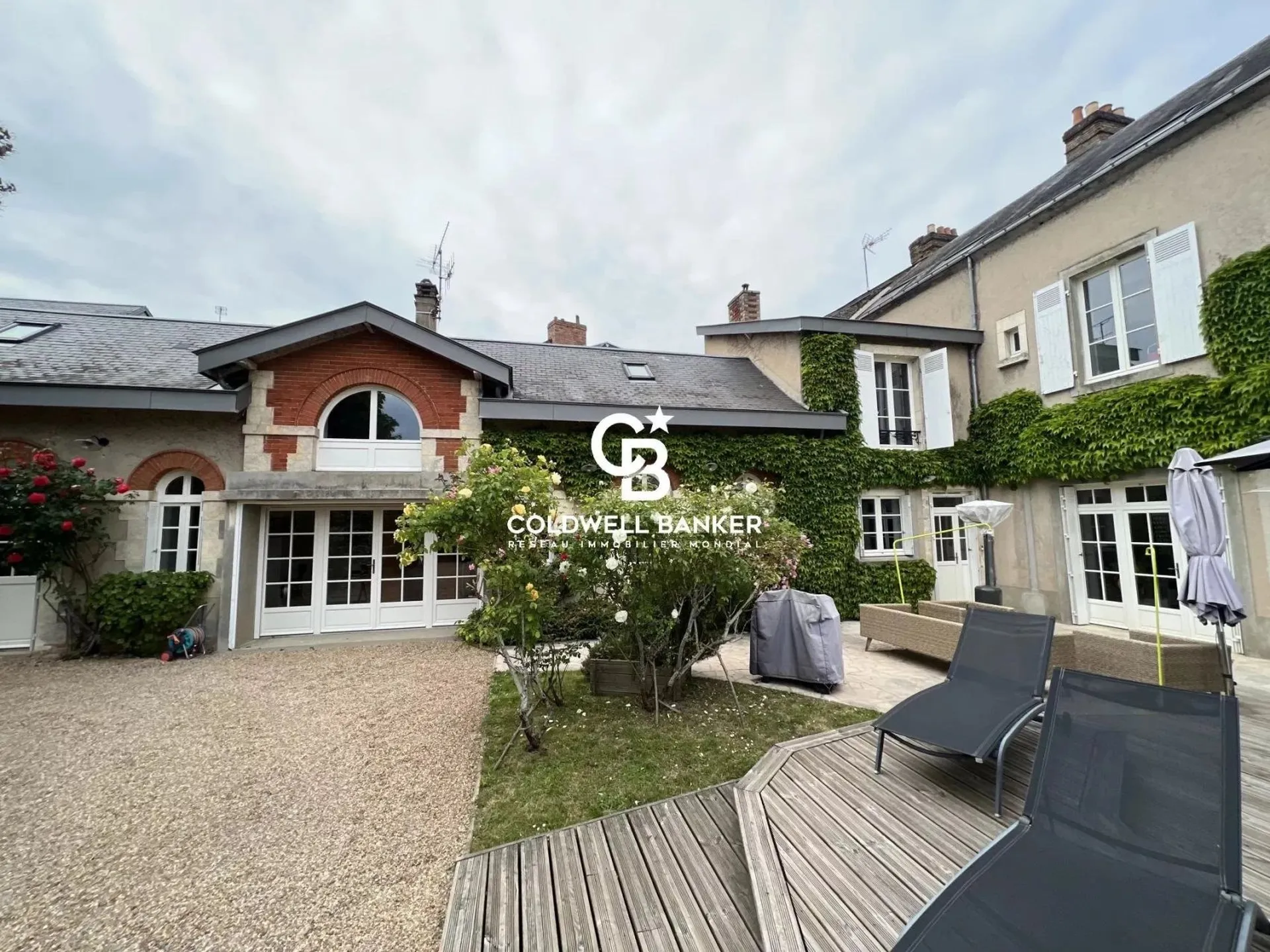 Maison de Maitre du XIXème Siècle, hôtel particulier avec grand jardin au Mans