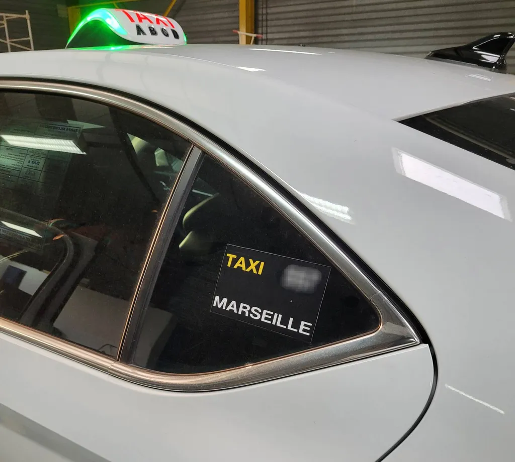 Votre centre de contrôle technique Autosur Martigues, dans les Bouches-du-Rhône, vérifie les équipements spécifiques que doivent avoir les véhicules taxis et VTC