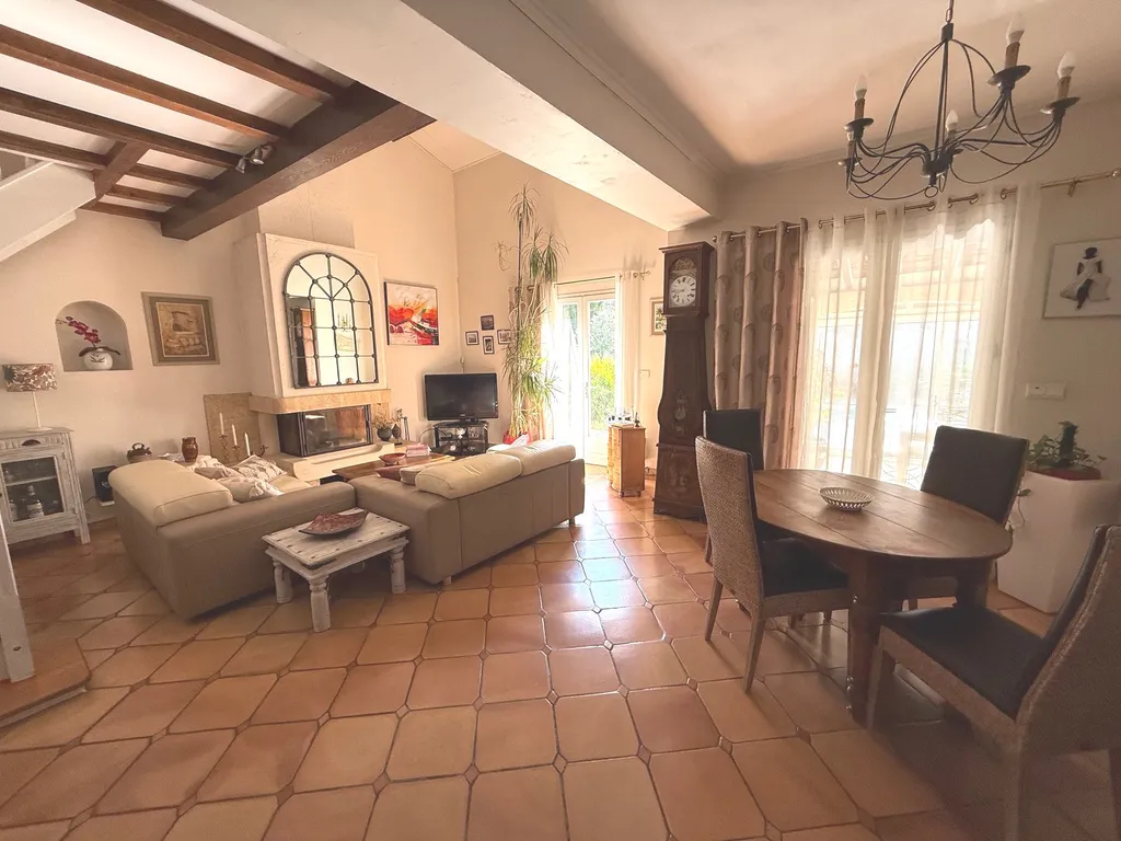 Vaste séjour avec mezzanine de 10m²