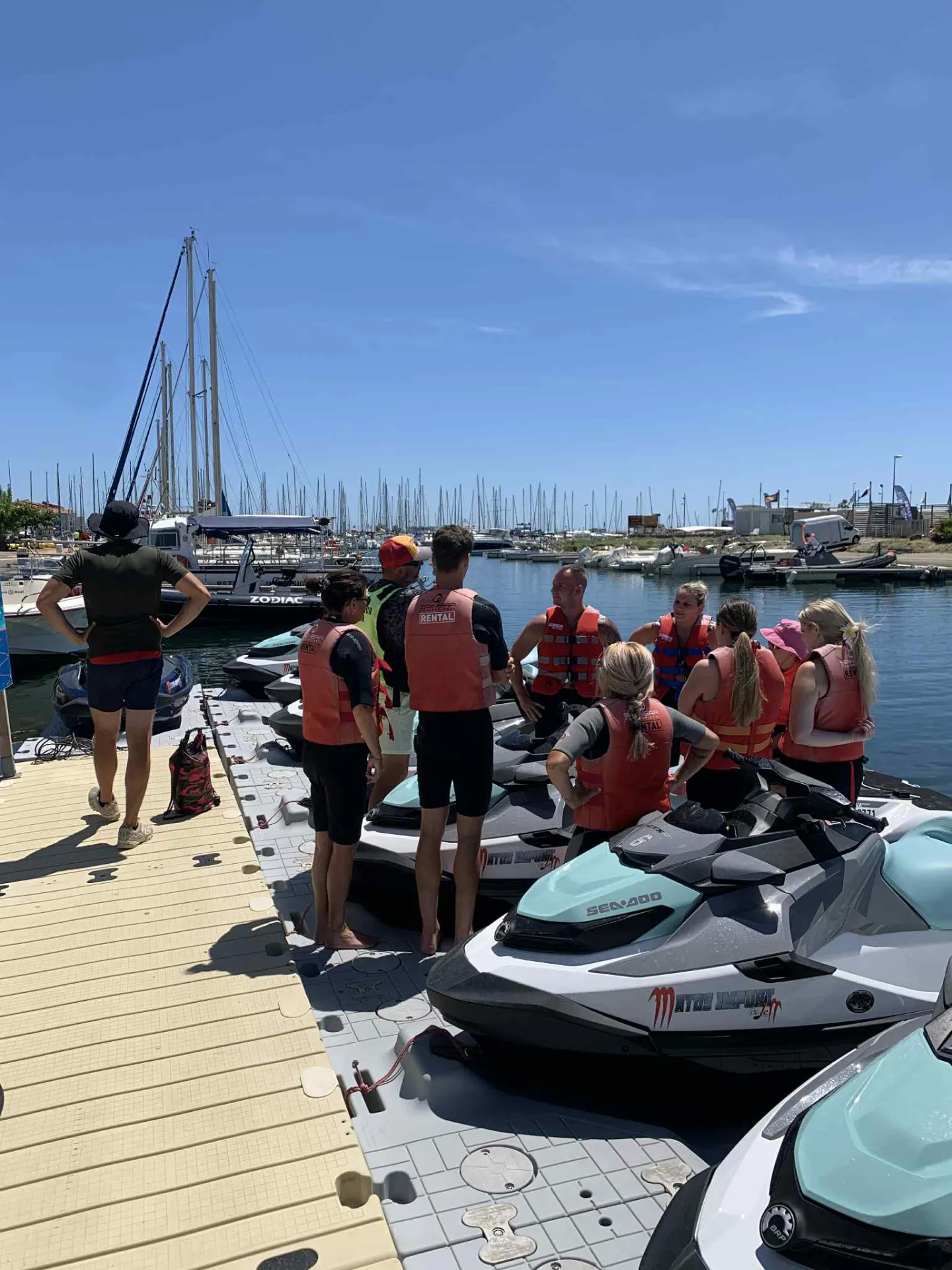 Sortie encadrée en jetski Sea-Doo sans permis au Cap d’Agde : une activité accessible à tous dès 16 ans.