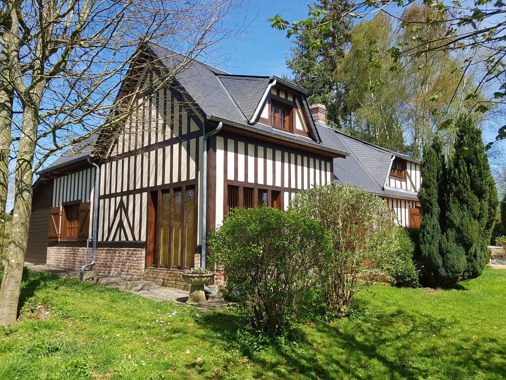 A acquérir maison colombages viable de plain pied avec double garage 14100 LISIEUX