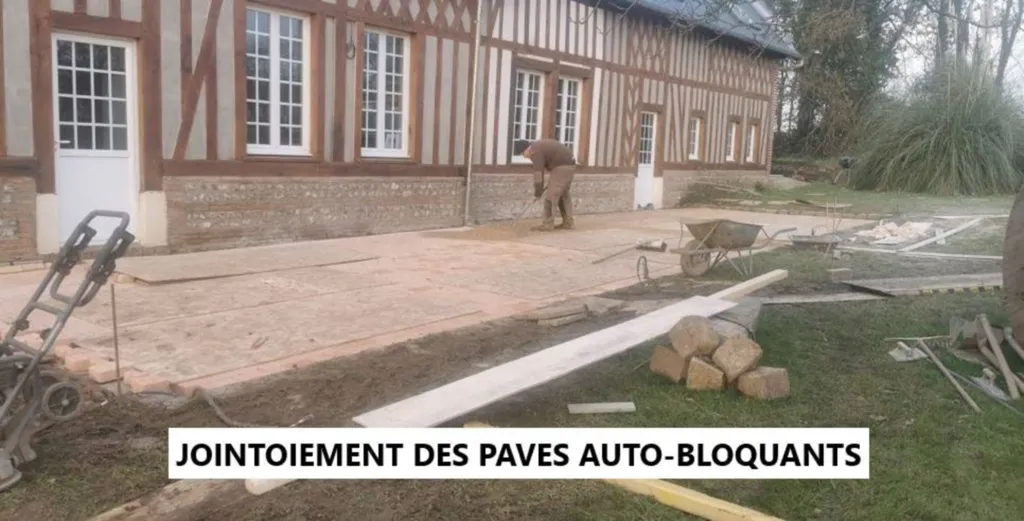 Jointoiement des pavés auto-bloquants 