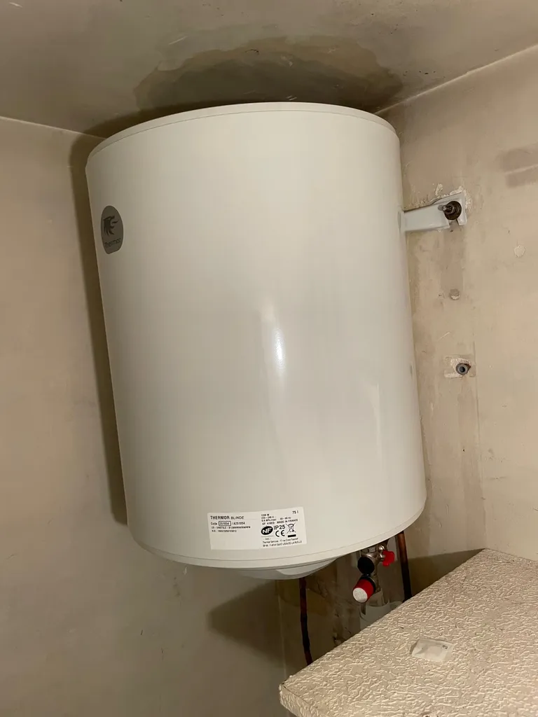 Remplacement d’un chauffe-eau électrique à Marcy l’étoile - dépannage urgent Tib’eau plomberie Brindas pour une fuite d’eau de chauffe-eau électrique