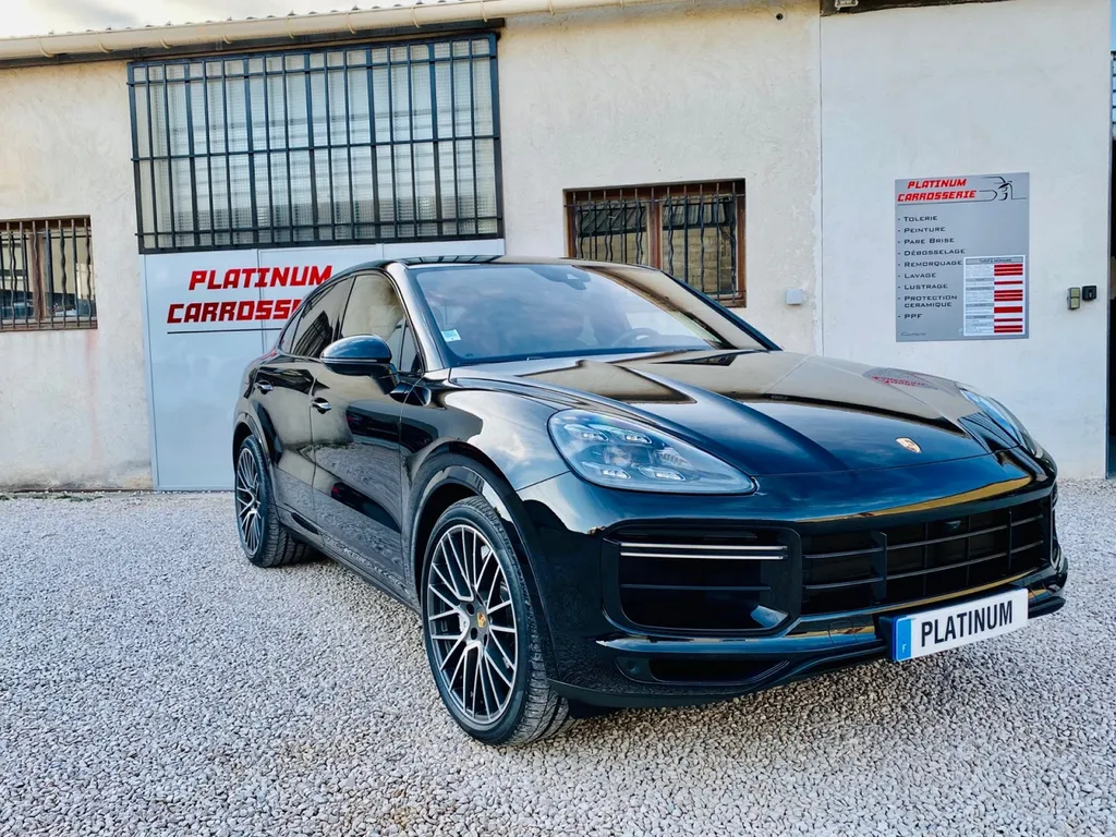 Réparation de carrosserie latérale sur Porsche Cayenne Coupé Turbo à Carnoux – Carrosserie haut de gamme proche de Marseille et Cassis