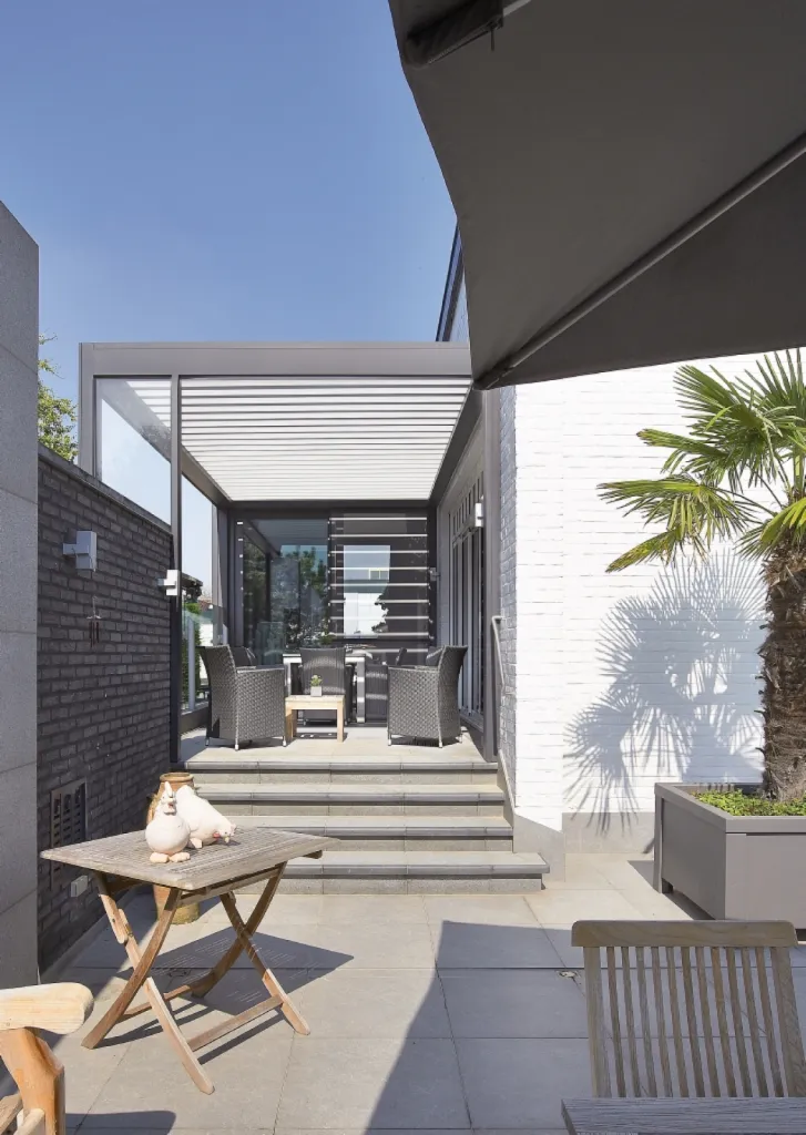 Vente de pergola à lames orientables en paca marque Renson