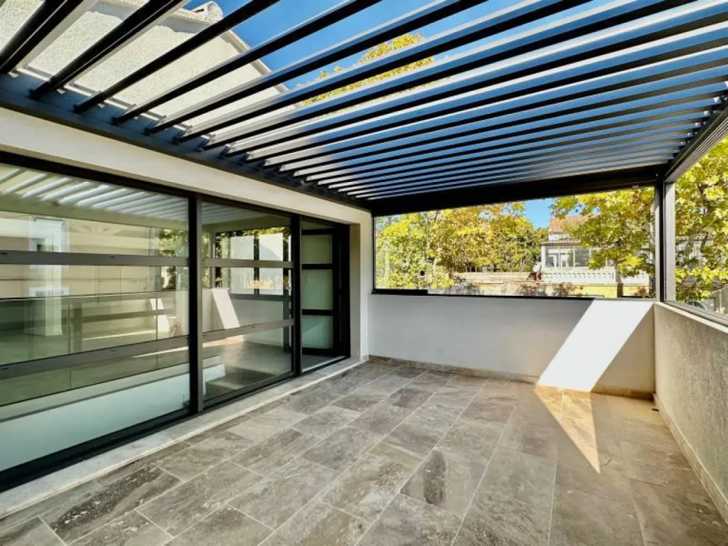 Installation d'un pergola bioclimatique au cœur de Salon-de-Provence (13)##https://www.rossipro.fr/details-renovation+complete+d+un+loft+au+coeur+de+salon-de-provence+13-591.html
