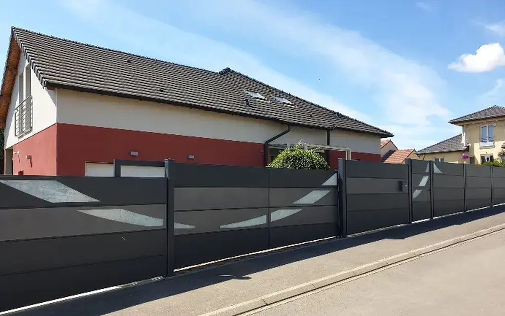 Installation de portail Coulissant Autoportant en Corse