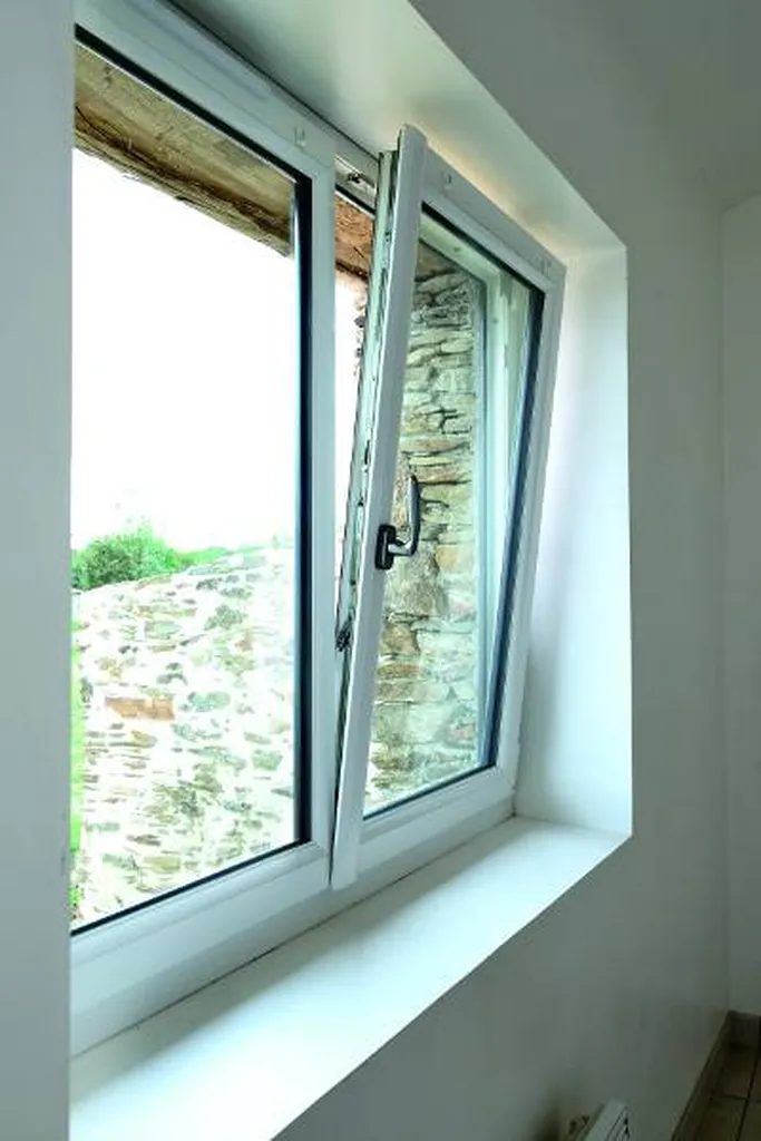 Devis fenêtres PVC double vitrage oscillo-battantes à Lyon et en région Rhône-Alpes 69