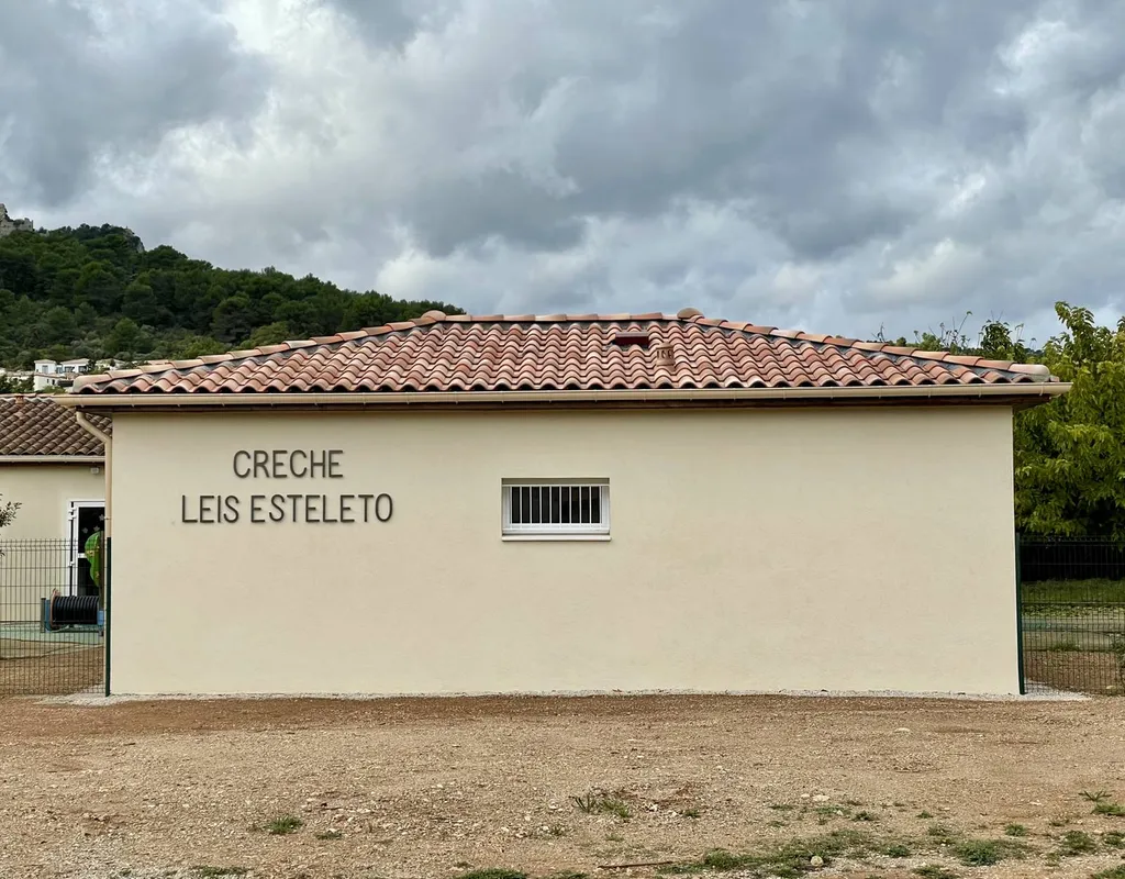 travaux d'extension d'un bâtiment à Nans les pins 83