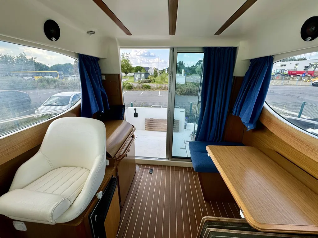 Bateau avec cabine à vendre d'occasuion