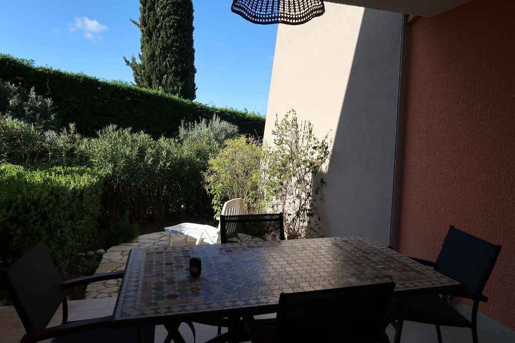 Cassis T2 avec parking et jardin