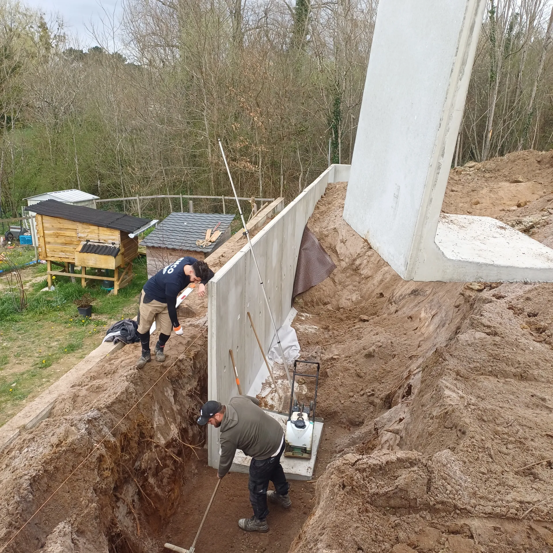 création d'un mur de soutènement en L béton préfabriqués sur la commune de sauternes 