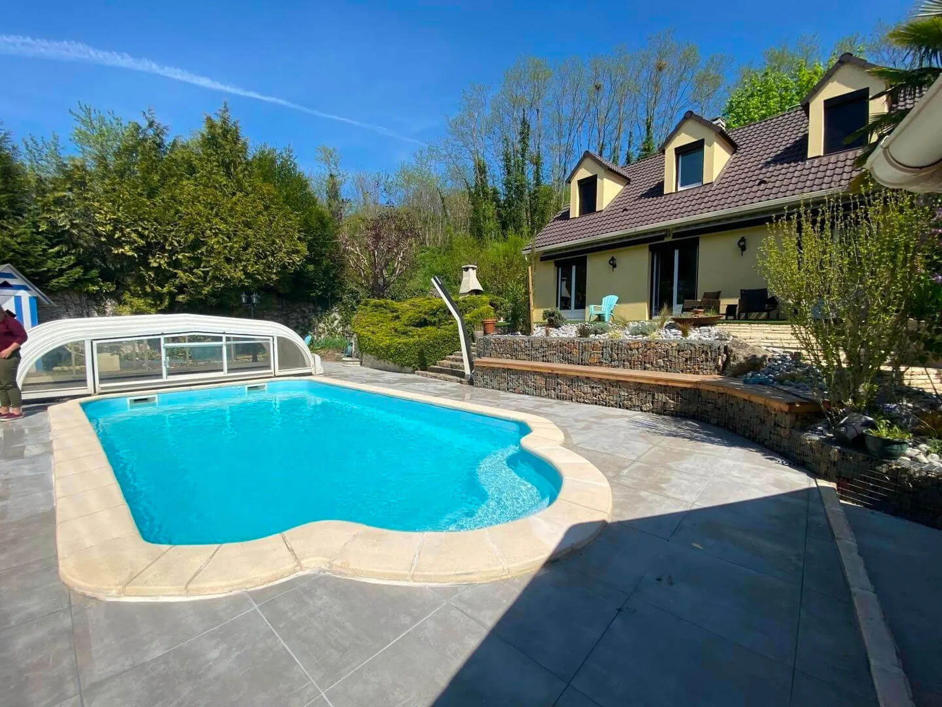 Création d’une terrasse carrelée autour d’une piscine à Champagne-sur-Seine