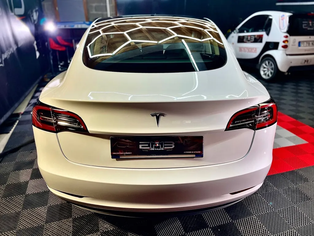 Protection carrosserie film PPF Lyon et traitement céramique tesla modèle 3 