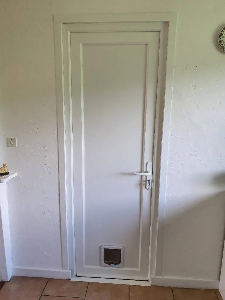 porte intérieur en PVC blanc pleine à Ternand dans le beaujolais