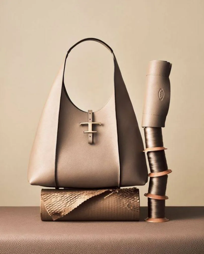 Le sac Shopping T Timeless Tod's, la nouvelle collection Printemps-été 2023 chez Sacha.