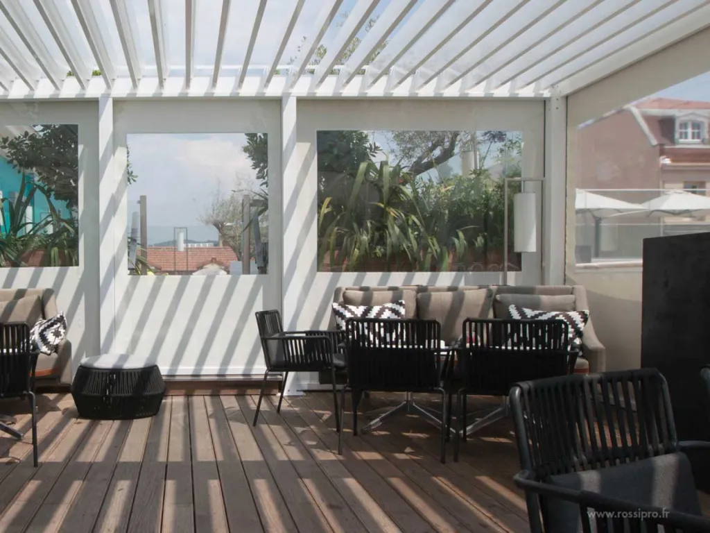  installation d'un store enrouleur sur mesure Hotel Five - Cannes