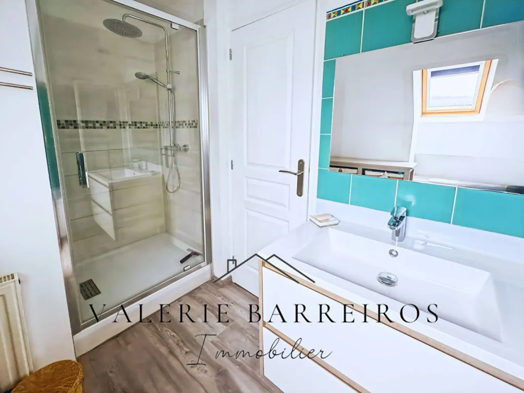 Charmante maison de 120 m² édifiée sur un terrain de 577 m² à vendre sur la commune de TOURVILLE LA RIVIERE 76410