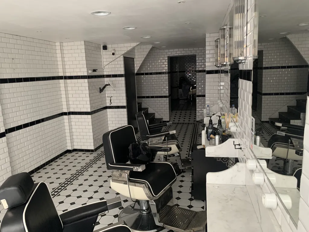 Location - Boutique 80 m², Invalide, Rue Saint-Dominique 75007 PARIS
