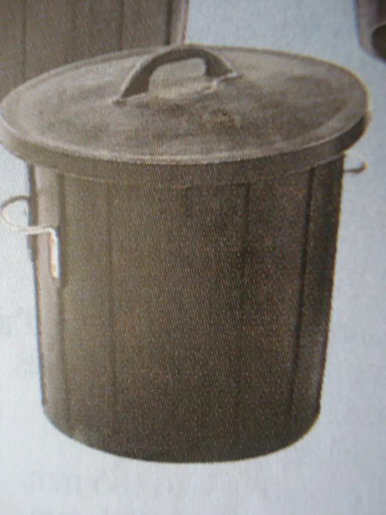 Poubelle acier semi cylindrique ajourée verte ou grise