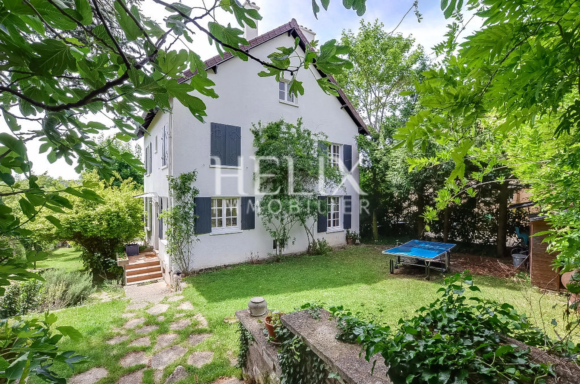 Propiedad 290 m² con un jardín de 1100 m²