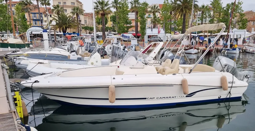 A vendre Cap Camarat 715 Open d'occasion en très bon état pour 8 personnes dans le Var