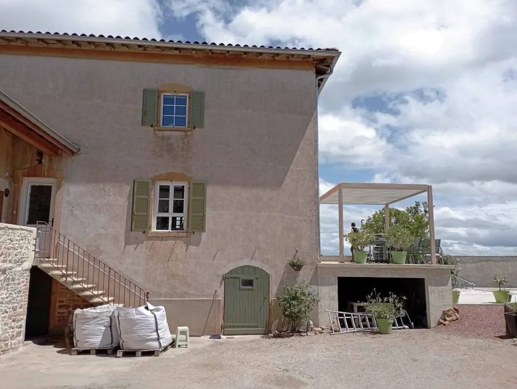 Pose de volets battants aluminium avec aide à la fermeture