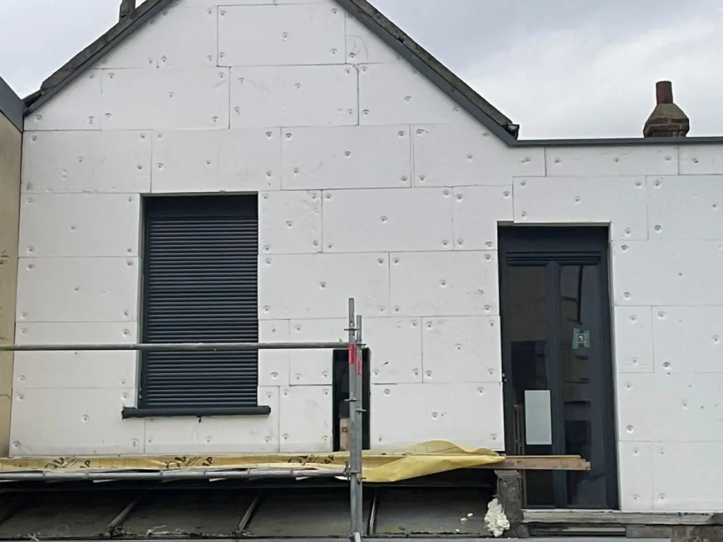 Isolation par l'extérieur avec Ravalement Projeté : Une solution efficace pour des économies d'énergie et une protection durable Le Havre , Fecamp 76