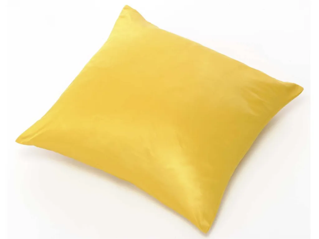 shooting photo à Lyon en packshot linge de maison coussin jaune carré