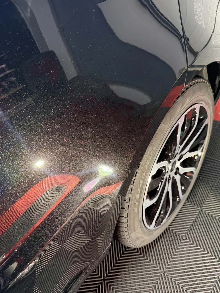 Polissage carrosserie pour correction des micro-rayures et défauts vernis sur ce Range Rover Sport HSE proche de Val d’Europe