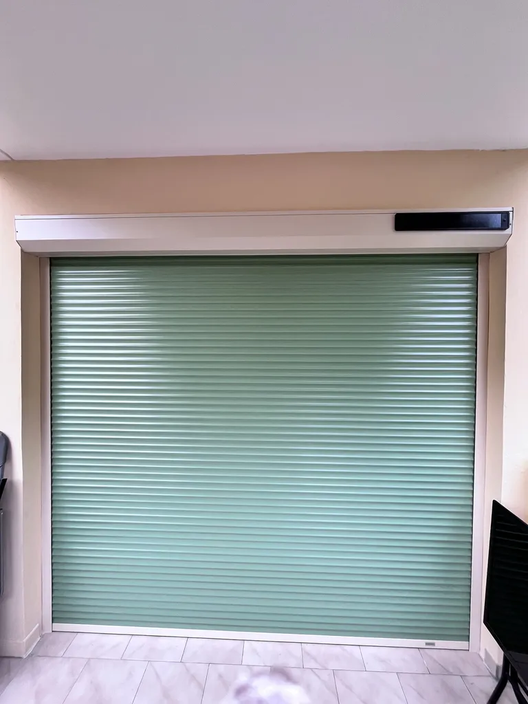 Volet roulant solaire à Contes