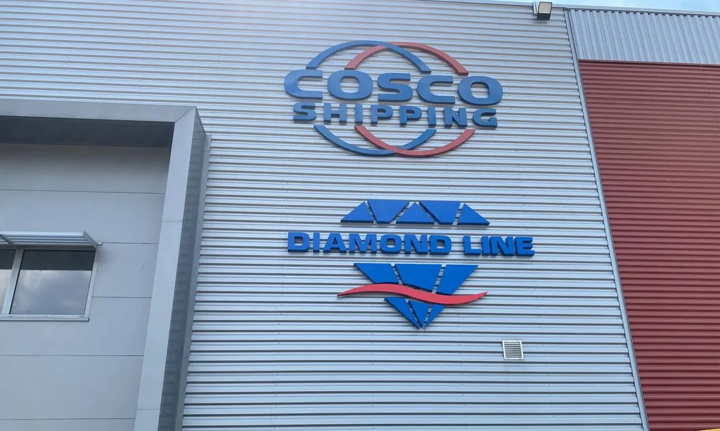 Création d'une enseigne en lettrage relief avec découpes pour Cosco Shipping et Diamond Line au Havre