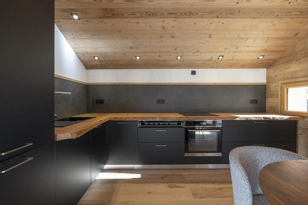 Appartement T3 + mezzanine à vendre dans chalet rénové à Pralognan-la-Vanoise – authenticité et confort moderne au cœur du village