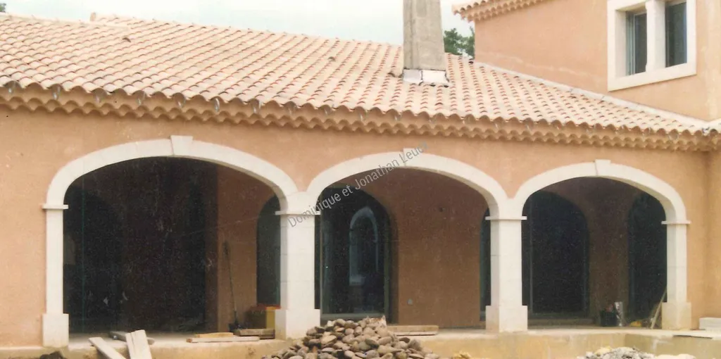 Encadrement massif en pierre d'Estaillades