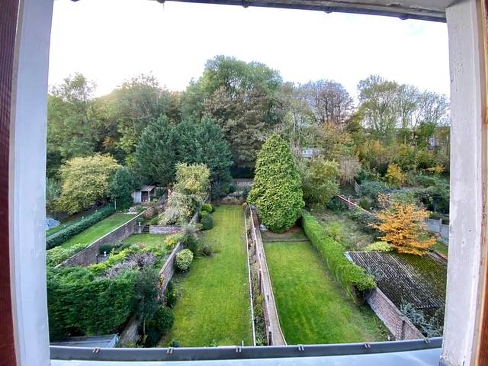 A vendre appartement située au 4eme étage d'un immeuble en centre ville.