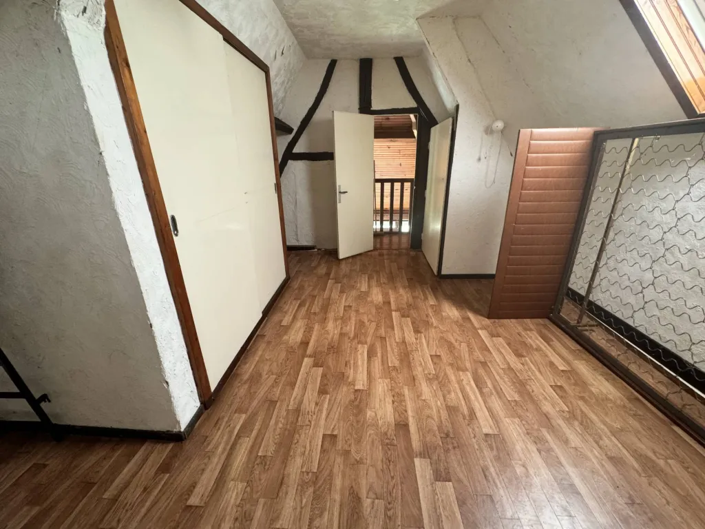 A acheter, maison de 140 m² édifiée sur 8150 m² de terrain sur la commune de la SAUSSAYE