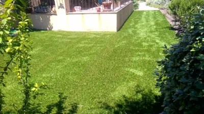 Pose d’un gazon synthétique pour une maison à Berre l’Etang 