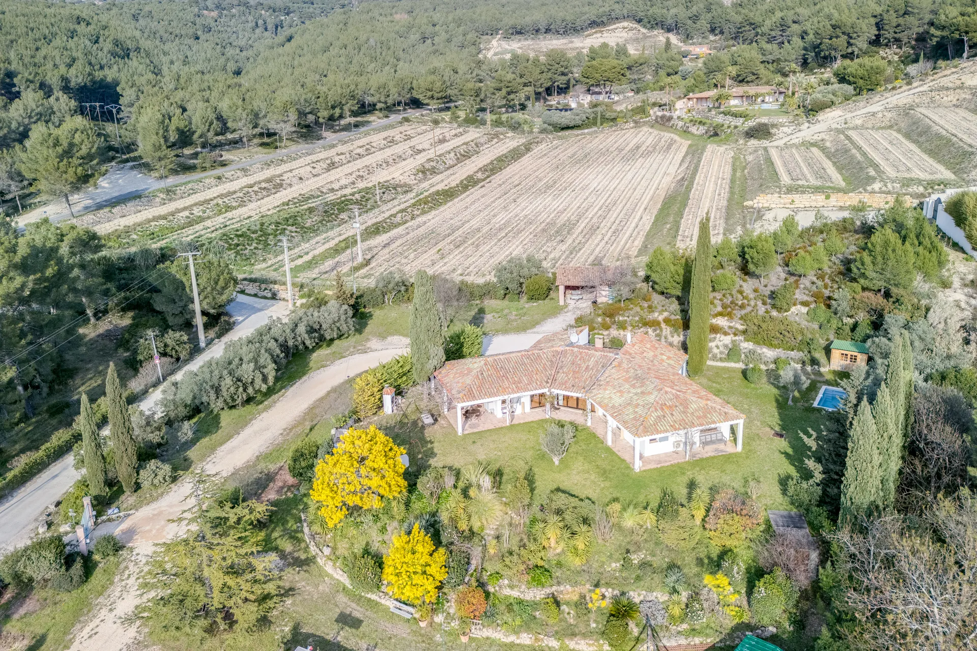 Vente propriété de plain-pied Cassis campagne  avec piscine et large vue dominante sur la Couronne de Charlemagne