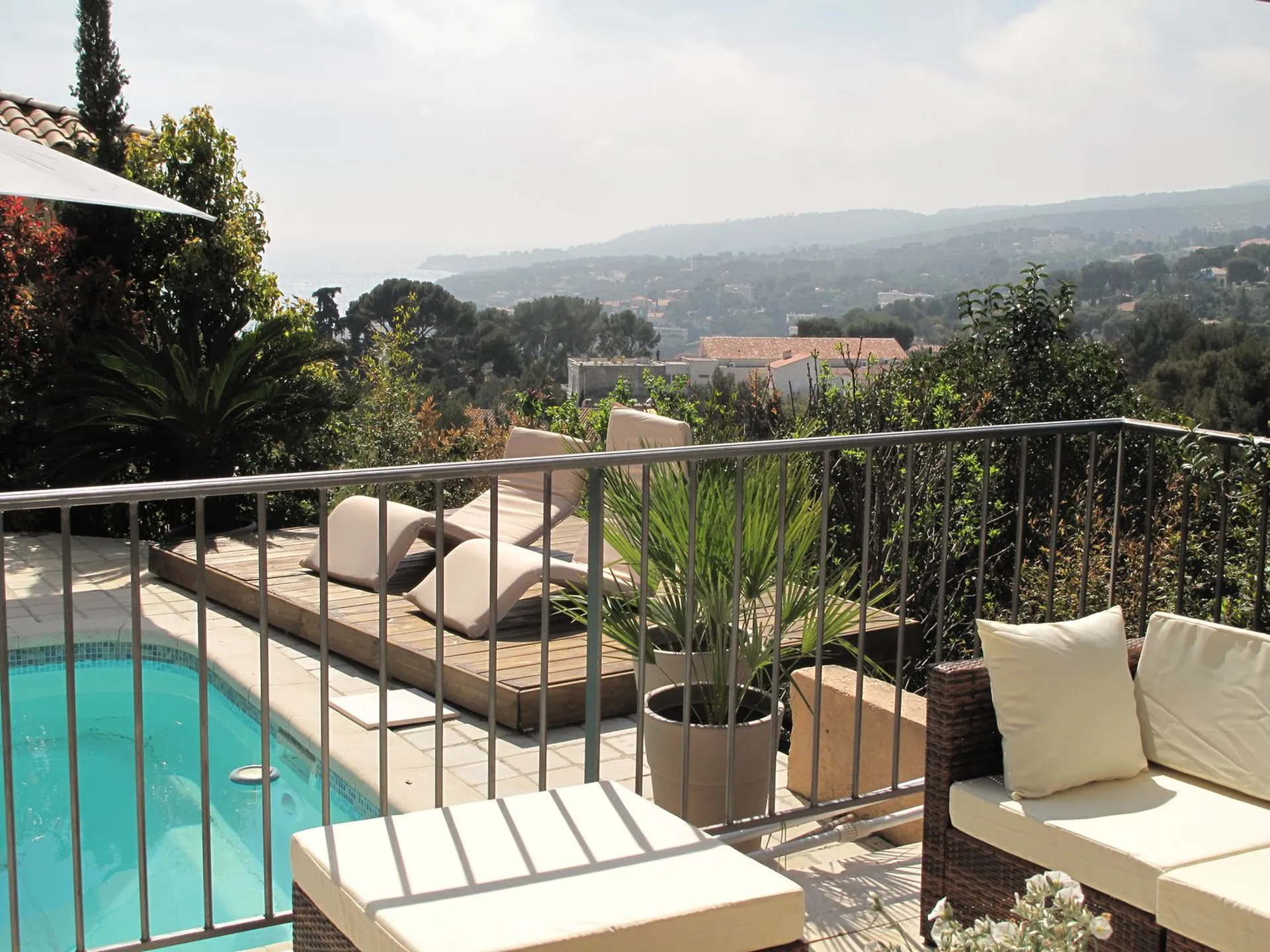 Vente très belle villa 5/6 Cassis belles prestations, piscine, garage et annexe