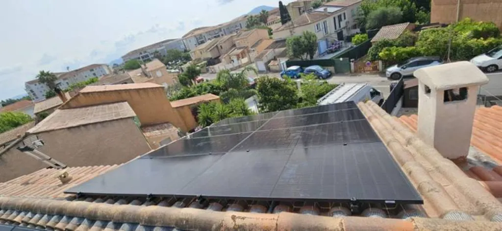 Installez vos panneaux solaires Dmegc 500W dans le Var à La Garde dès 9 990€