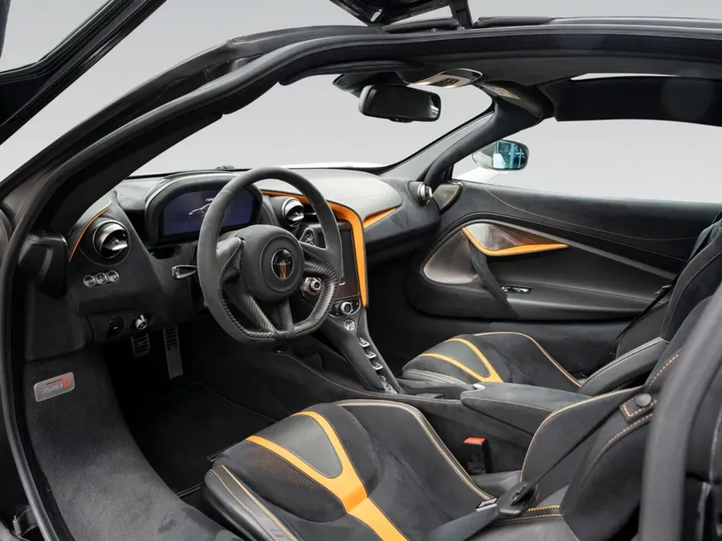 McLaren 720S Coupé intérieur Alcantara carbone performance Bordeaux