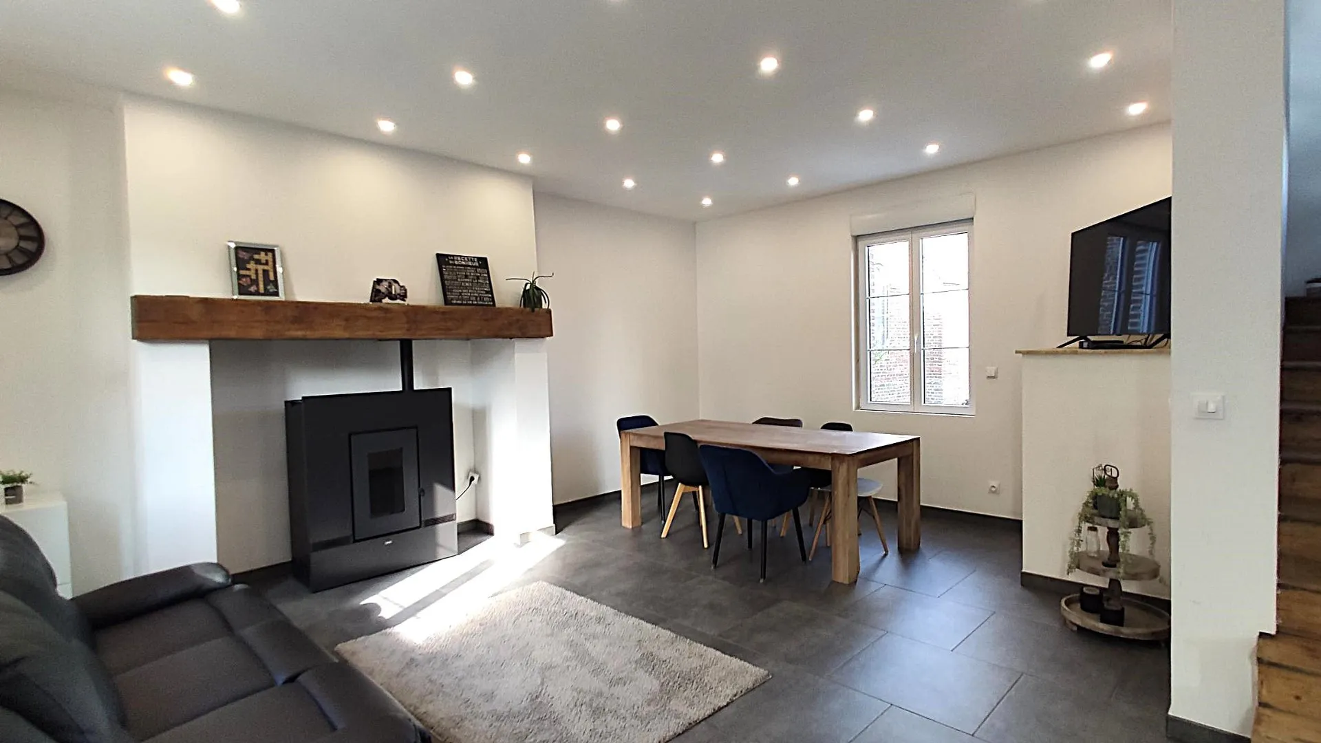Ancien presbytère rénové 180m² avec 5 chambres, dépendances et maison annexe pour gîte, jardin clos, cachet et volumes, à proximité de Eu 76260
